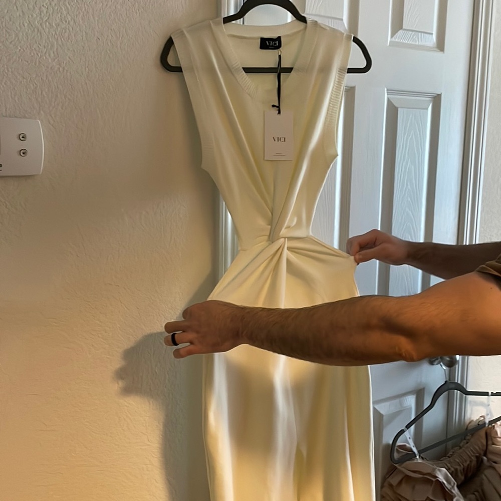 Mid cut Vici dress